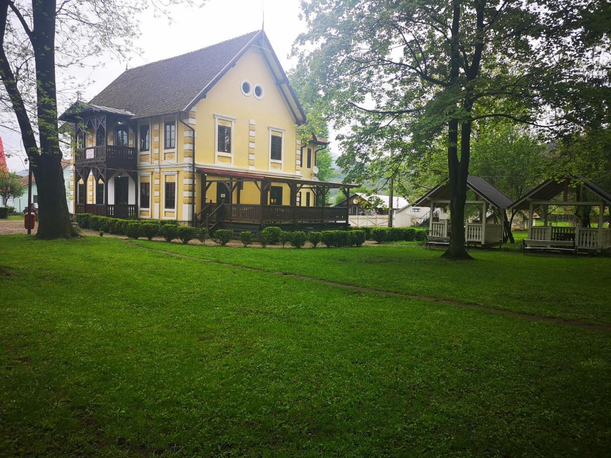 Villa Dofteana Park Leorzeni Exterior foto